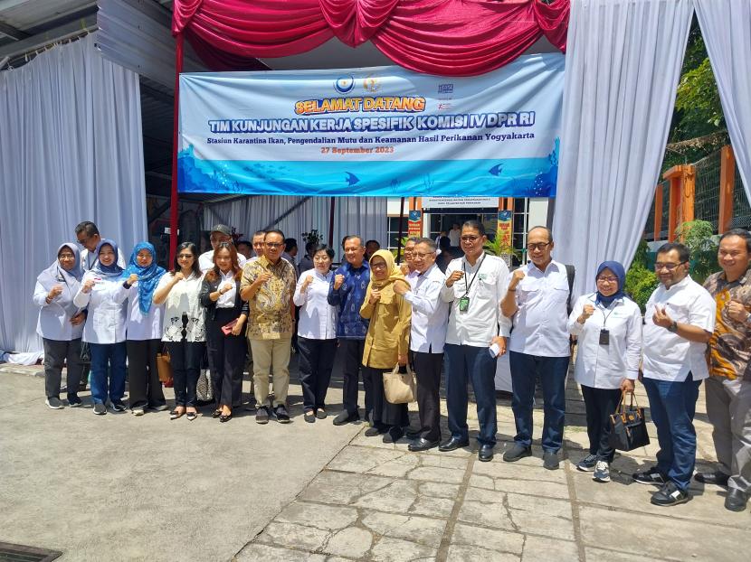Komisi IV DPR RI melakukan kunjungan kerja spesifik ke Stasiun  Karantina Ikan Pengendalian Mutu (KIPM) dan Keamanan Hasil Perikanan Yogyakarta, Maguwoharjo, Sleman, Rabu (27/9/2023). 
