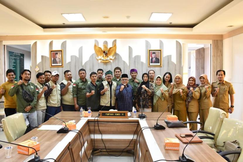  Komisi IV DPRD Jabar menerima Forum Daerah Aliran Sungai (Fordas) Cilamaya Berbunga di Gedung DPRD Jabar, Kota Bandung, Selasa (22/8/2023).