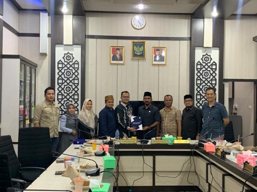 Komisi Penyiaran Indonesia (KPI) Aceh melakukan audiensi dengan Komisi I Dewan Perwakilan Rakyat Aceh (DPRA) di Banda Aceh pada Kamis (1/9/2022).