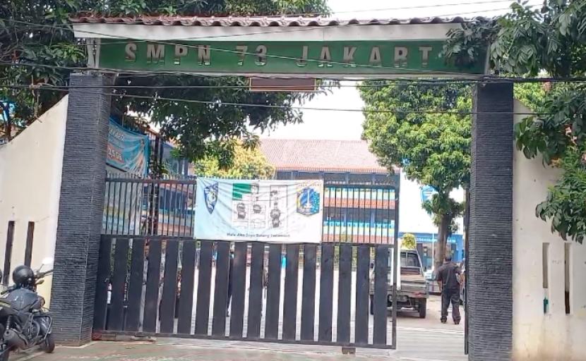 Komisi Perlindungan Anak Indonesia (KPAI) ikut mendalami kasus siswa SMPN 73 Jakarta yang melompat dari lantai tiga gedung sekolahnya pada Senin (20/5/2024). Salah satunya, KPAI juga ingin memastikan penyebab siswa itu nekat melakukan aksi tersebut. 