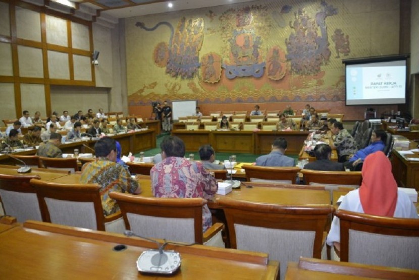 Komisi VI DPR RI Rapat Kerja dengan Menteri BUMN