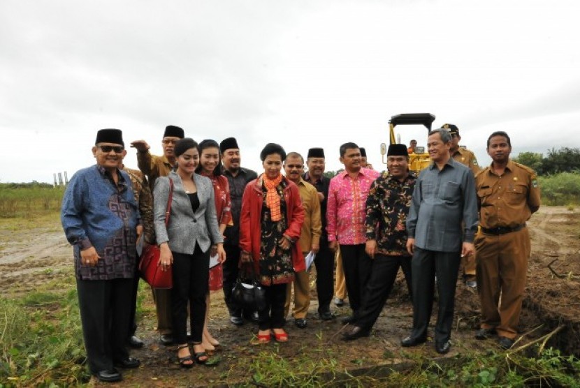 Komisi VIII meninjau progres pembangunan asrama haji Padang Pariaman.
