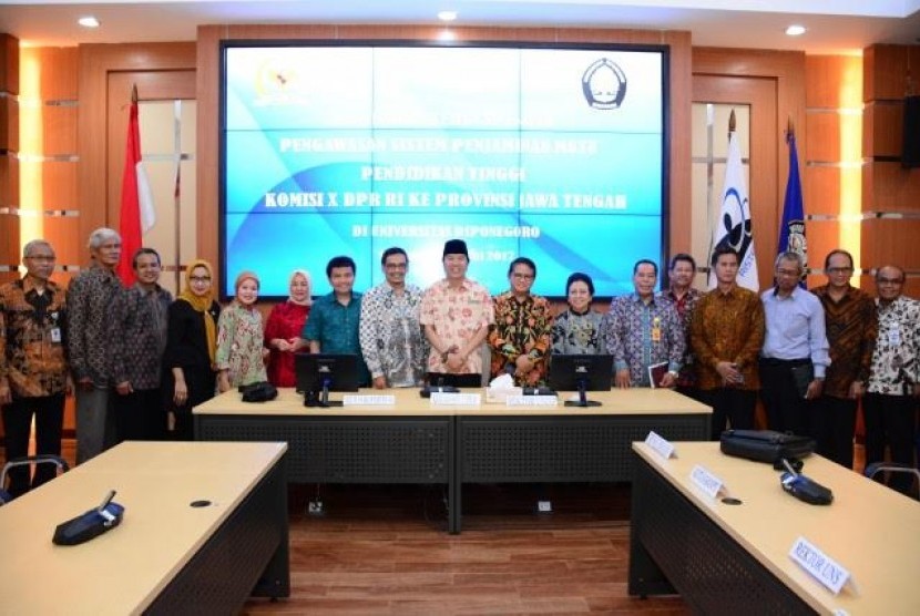 Komisi X melakukan kunjungan kerja spesifik ke Universitas Diponegoro di Semarang, Kamis (15/6).