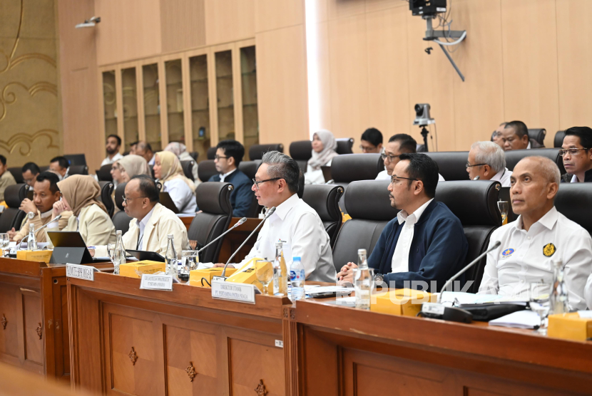 Komisi XII DPR melakukan rapat dengar pendapat dengan Pertamina, Kementerian ESDM, SKK Migas, dan BPH Migas membahas mengenai sektor migas. 