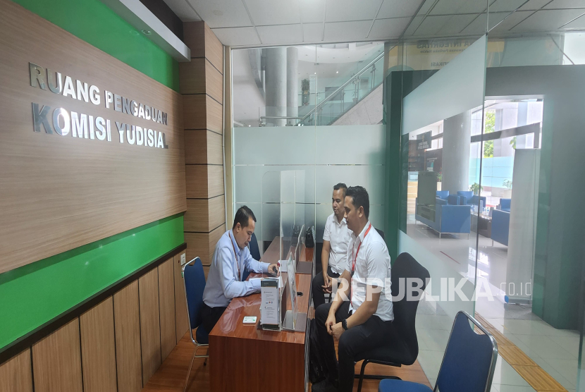 Komisi Yudisial RI dan Badan Pengawasan Mahkamah Agung RI Jakarta akan menindaklanjuti laporan pelanggaran kode Etik Ketua Pengadilan Negeri Pematang Siantar.