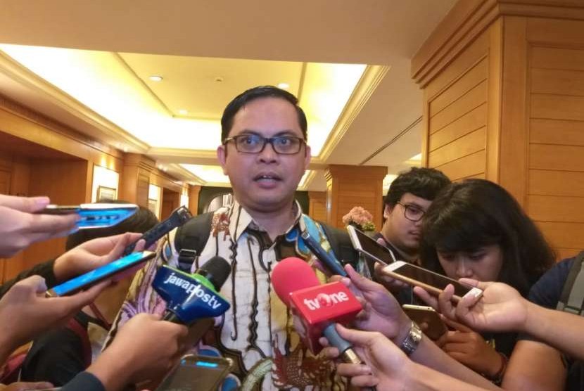 Komisioner Komisi Pemilihan Umum (KPU) RI, Viryan Azis memberikan keterangan kepada wartawan di Jakarta Pusat, Jumat  (5/10). 