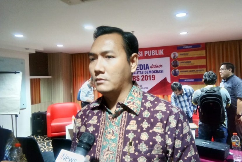 Komisioner Komisi Penyiaran Indonesia (KPI), Ubaidillah saat memberikan keterangan kepada wartawan di Jakarta, Jumat (19/10).