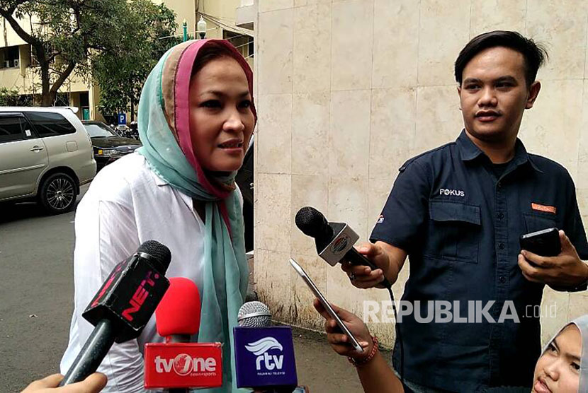 Komisioner KPAI Erlinda di Polda Metro Jaya untuk dampingi anak korban intimidasi, Jumat (2/6). 