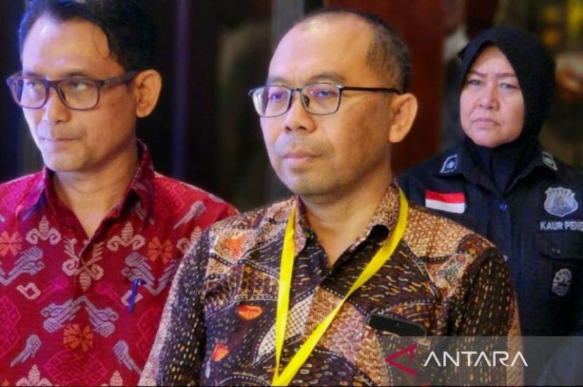 Komisioner KPU Jawa Tengah Paulus Widiyantoro.