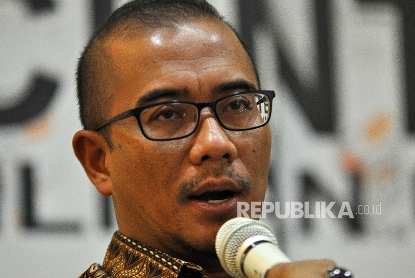  Komisioner KPU RI Hasyim Asya'ri memberikan paparannya saat Diskusi Media di Kantor KPU RI, Jakarta, Selasa (3/10).