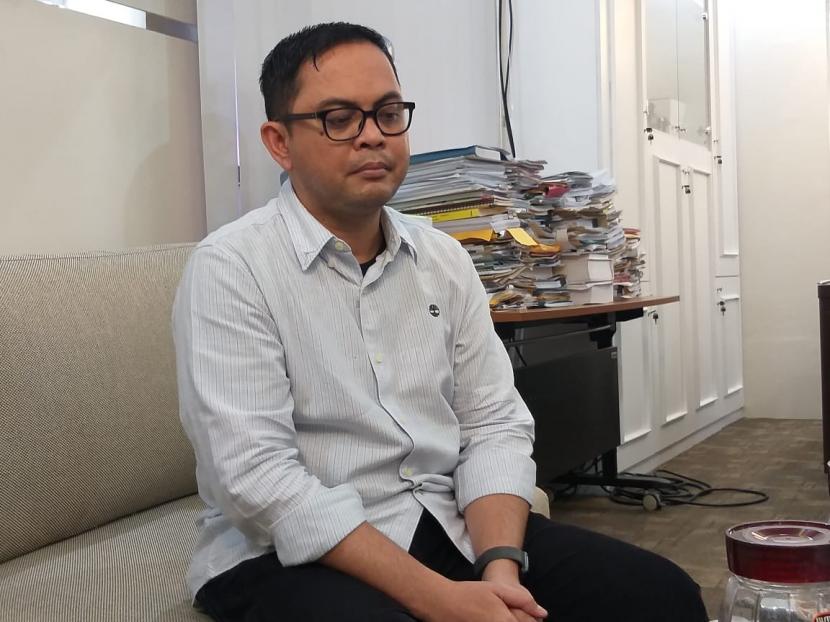 Mantan komisioner KPU RI Viryan Azis semasa hidup saat ditemui wartawan di kantornya, Jakarta Pusat, Kamis (5/3).