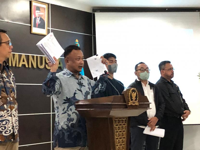 Komisioner Penyilidikan atau Pemantauan Komnas HAM, Choirul Anam dalam jumpa pers perkembangan penyelidikan tragedi Kanjuruhan di Kantor Komnas HAM, Jakarta, Rabu (12/10/2022).