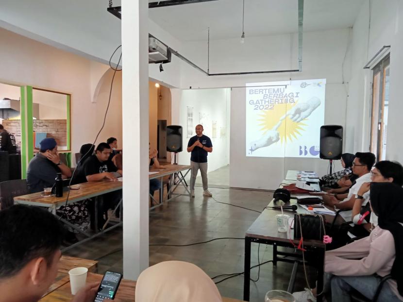 Komite ekonomi kreatif dan forum lintas komunitas ekraf di Jabar berkumpul di Kota Sukabumi membahas permasalahan ekraf di Rumah Mesra Sukabumi, Sabtu (27/8/2022)