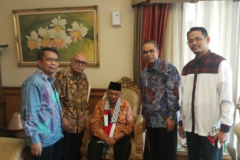 Komite Nasional untuk Rakyat Palestina (KNRP) bersilaturahim dengan gubernur Kalimantan Timur.