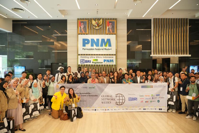 Komitmen PNM dalam menjalankan pemberdayaan perempuan pelaku usaha ultra mikro untuk mampu mandiri secara ekonomi menarik perhatian peserta Global Network for Advance Management (GNAM) 2024 yang hadir ke Kantor Pusat PNM.