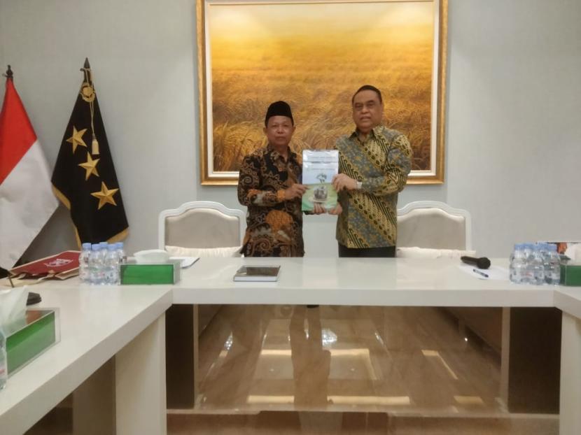 Komjen Pol Pur Syafruddin bersama Prof Sangidu meluncurkan Jurnal Ziswaf ASFA di Jakarta