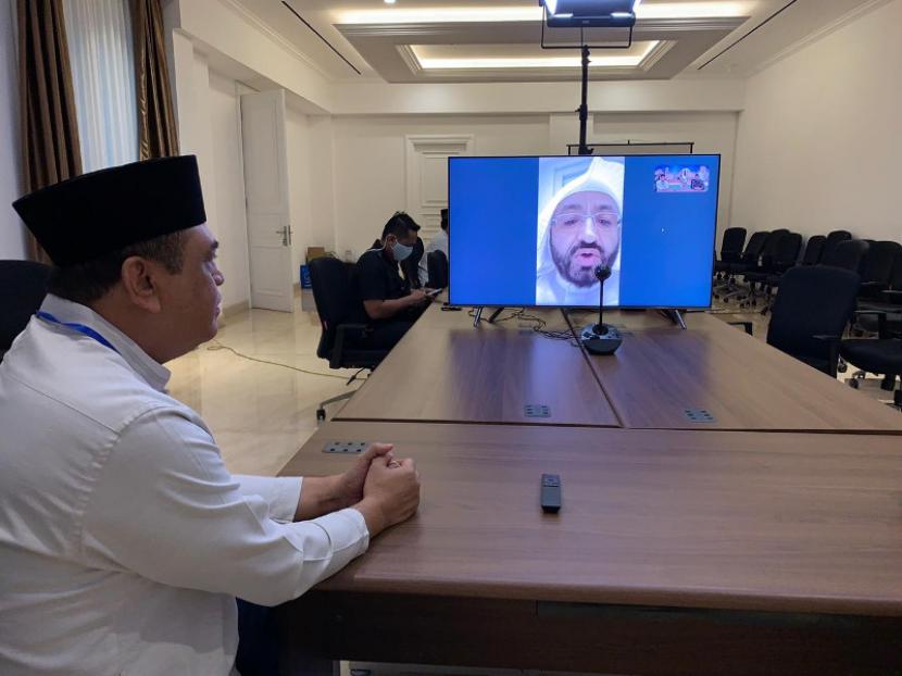 Komjen Pol (Purn) Drs H Syafruddin MSi melakukan komunikasi jarak jauh dengan Ketua Pameran dan Museum Internasional Sejarah Nabi Muhammad dan Peradaban Islam Syaikh Dr Nashir Az-Zahroni di Makkah Al-Mukarromah, Kamis (30/4).