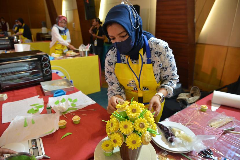 Kompetisi baking BlueBand diikuti ratusan peserta.