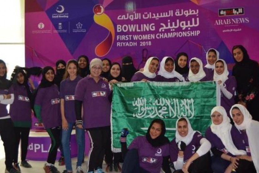 Kompetisi bowling perempuan pertama di Arab Saudi