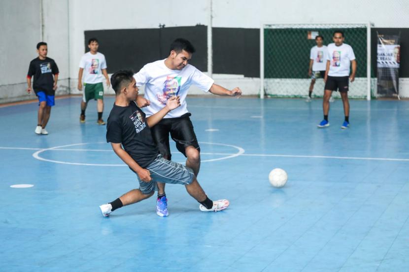 Kompetisi Futsal bersama mahasiswa dan masyarakat umum di Lapangan Nikimirah Futsal, Jalan Soekarno Hatta Ptp 1 Nomor 17, Kelurahan Mojolangu, Kecamatan Lowokwaru, Kota Malang, Jatim. 
