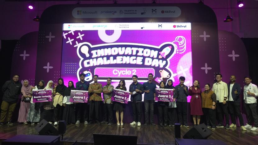 Kompetisi Skilvul Innovation Challenge Day Cycle 2 yang mempertemukan 150 peserta Talenta AI dari 20 provinsi di Indonesia untuk menghasilkan produk inovasi digital sebagai solusi permasalahan sosial. T