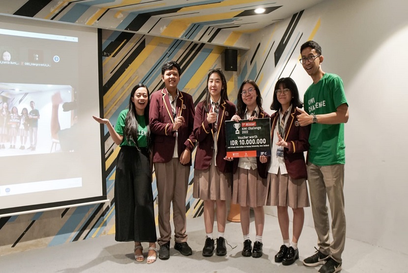 Kompetisi terkait usaha untuk pelajar SMA, yakni Kompetisi Ide Wirausaha Indonesia (KIWI) Challenge, kembali digelar. Kota cerdas dan teknologi AI menjadi fokus utama kompetisi yang dirancang untuk menginspirasi anak muda terlibat dalam aktivitas kewirausahaan yang menanggapi isu-isu sosial itu