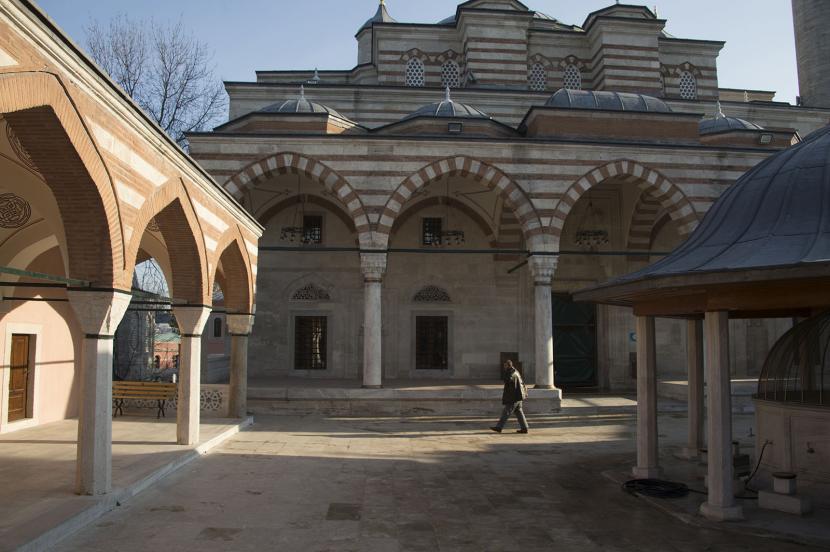  Kompleks Zal Mahmut Pasha di Istanbul Turki kini digunakan sebagai pusat seni dan budaya 