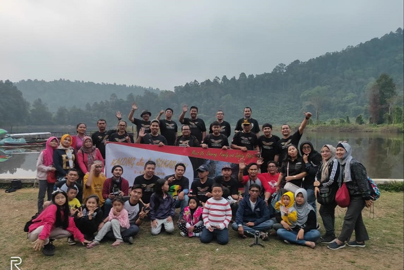 Komunitas Aerial Drone dan Racing (KALONG) meng-explore Situ Gunung yang merupakan salah satu destinasi wisata di daerah Sukabumi
