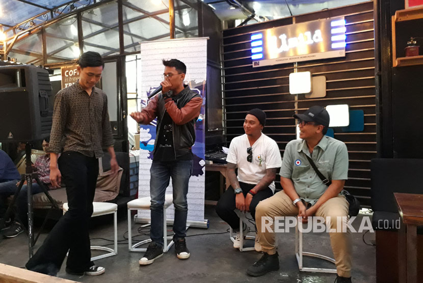 Komunitas beatbox dan cutbraylers Sukabumi tengah berkolaborasi dalam ajang Unity Pitstop di Kota Sukabumi Sabtu (16/4).
