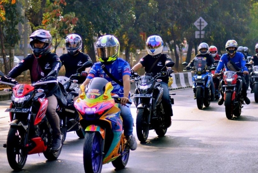Komunitas Cosmic atau Come On Suzuki Motor Indonesia Community (Cosmic) menggelar Sunday Morning Ride All Rider Suzuki (Sunmori).