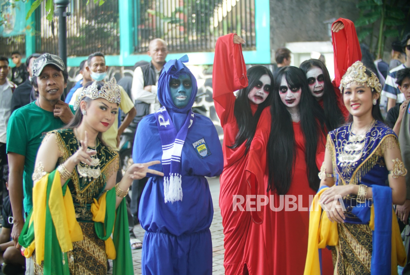 Komunitas Cosplay Hantu di Jalan Asia Afrika Kota Bandung