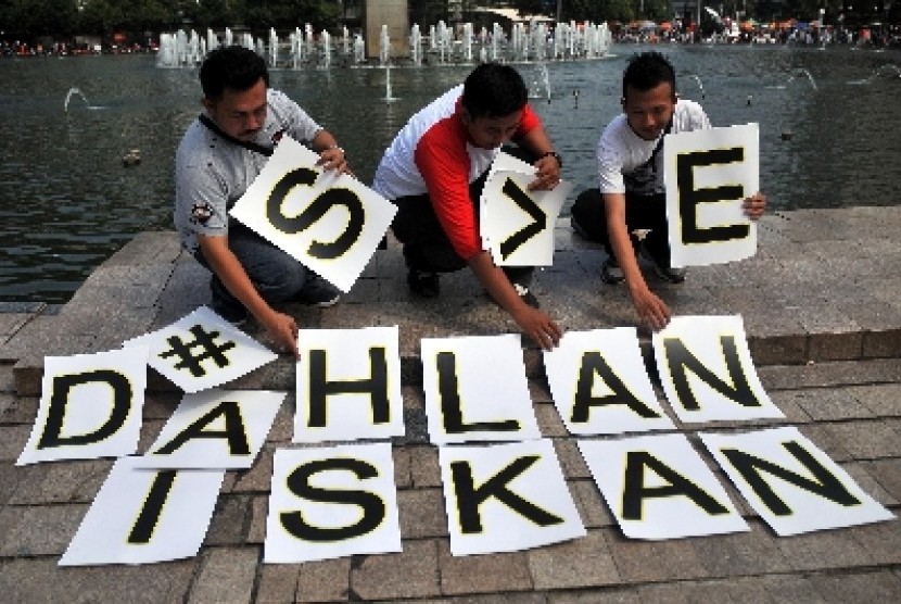 Komunitas Dahlanis melakukan aksi di Bundaran Hotel Indonesia, Jakarta, Ahad (7/6).