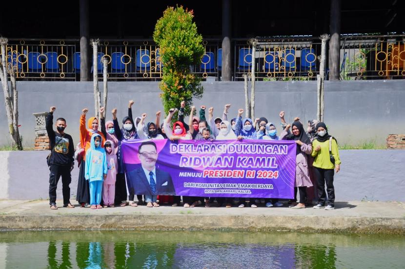 Komunitas Emak-emak Berdaya Kota Banjarbaru deklarasi Dukung Ridwan Kamil jadi Capres 2024. 