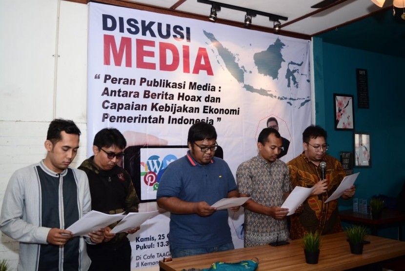 Komunitas jurnalis alumni pesantren menggelar deklarasi melawan berita dusta (hoaks) di Jakarta pada Kamis (25/10).