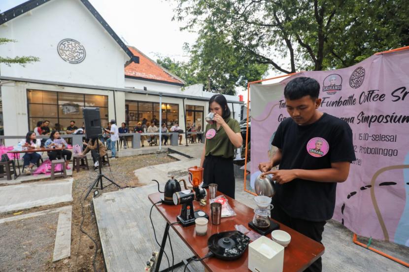 Komunitas kopi Jawa Timur menggelar lomba racik kopi di Probolinggo, Jatim. 