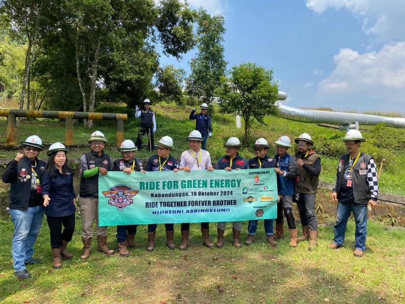 Komunitas motor gede (moge) Enfilnders Bogor Motor Club (EBMC) menggelar eduride ke kawasan pembangkit listrik tenaga panas bumi di daerah Gunung Salak, Kabupaten Sukabumi.