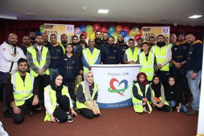 Komunitas Muslim Worcester Beri Bantuan Teman Bicara. Komunitas Muslim di Inggris tepatnya di Kota Worcester mengadakan kegiatan amal yang diberi nama The Purpose of Life.