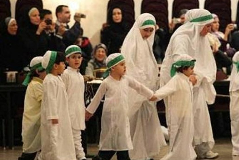 Komunitas Muslim Tampa Bay, Amerika Serikat memperkenalkan ritual haji kepada anak-anak.