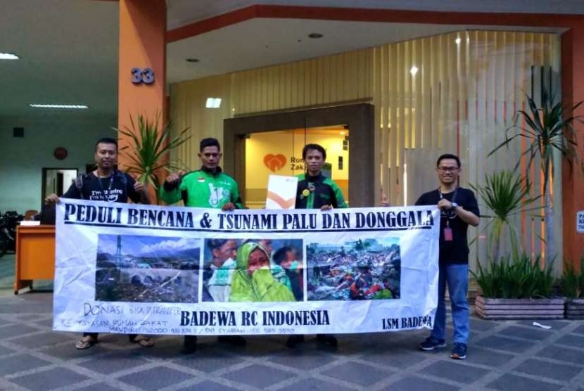 Komunitas ojek online Bandung berinisiatif melakukan penggalangan dana untuk korban Gempa dan Tsunami Palu - Donggala.