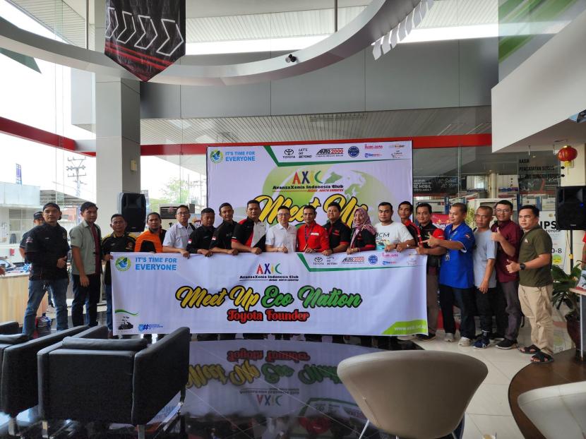 Komunitas otomotif AvanzaXenia Indonesia Club (AXIC) bersama Toyota Carbon Fighter (TCF) berkolaborasi dengan menggelar acara bertajuk “Meet Up Eco Nation” yang berlokasi di Auto 2000 Medan Binjai, Sumatra Utara, Ahad (3/3). 