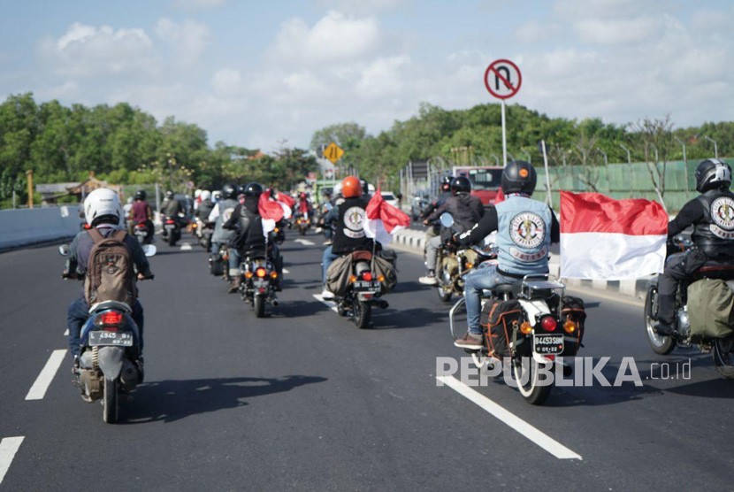 Komunitas pecinta motor Royal Enfield, Royal Riders Indonesia (RoRI) (ilustrasi). Royal Riders Indonesia (RORI) menggelar pelatihan safety riding.