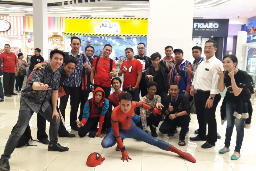 Komunitas Spider_Verse Indonesia saat menghadiri premier Spiderman: Homecoming, Rabu (5/7).