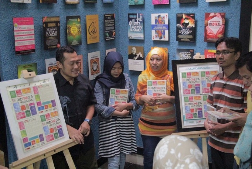 Komunitas Tabrak Warna meluncurkan buku 