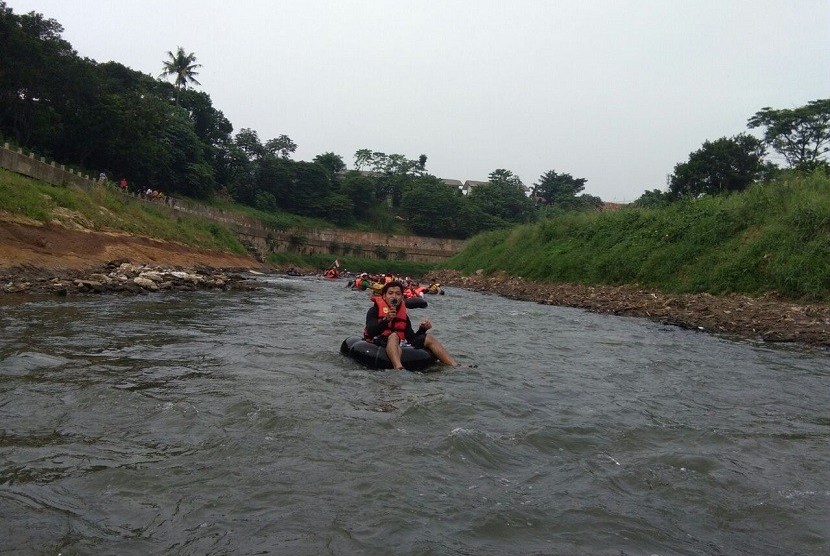 Komunitas Tjondet Kita siapkan tubing massal di Susur Sungai Ciliwung 2017