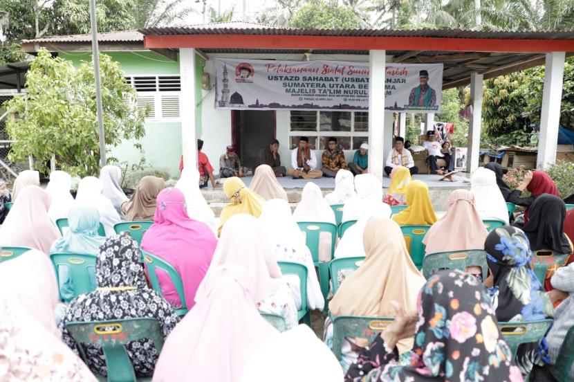 Komunitas Ustadz Sahabat (Usbat) Sumatra Utara bersama Majelis Taklim Nurul Ilham Langkat menggelar salat sunah tasbih pada Ahad (2/4/2023).
