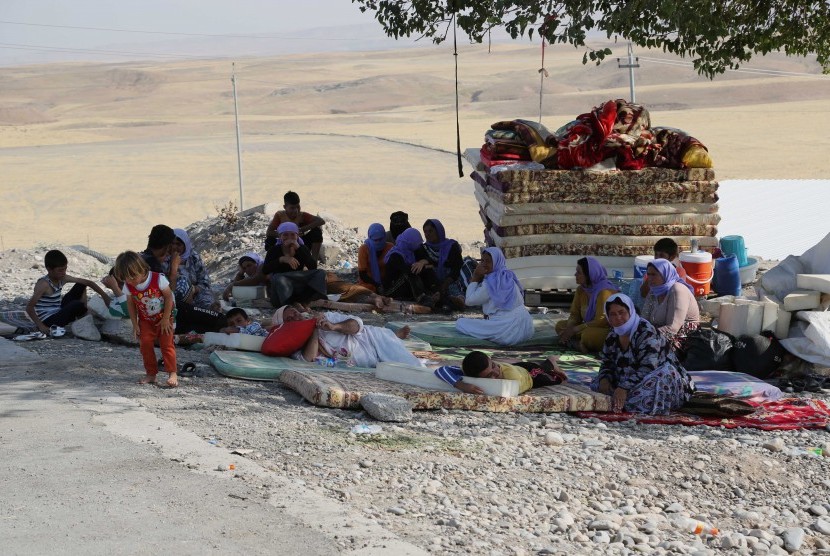 Komunitas Yazidi di pengungsian. Mereka dipaksa ISIS untuk meninggalkan agama Zoroastrianisme.