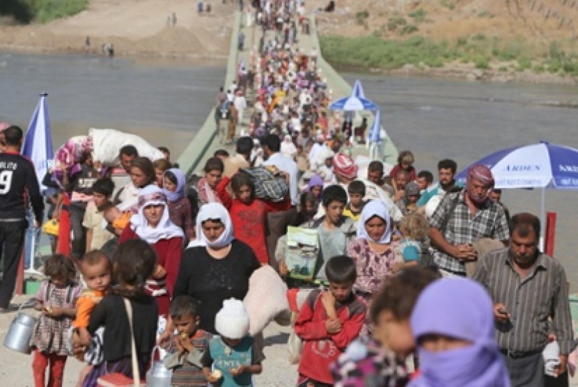 Komunitas Yazidi Irak meninggalkan kampung halamannya.