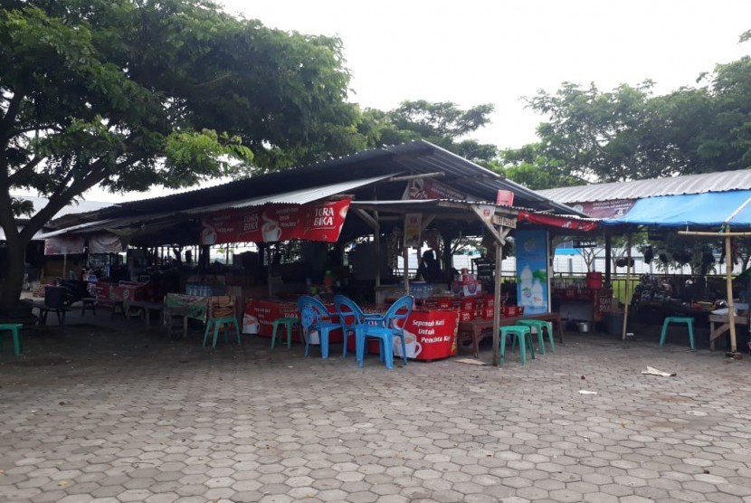 Kondisi area kuliner di Lombok International Airport (LIA) yang sepi dari pengunjung pada Sabtu (9/2).