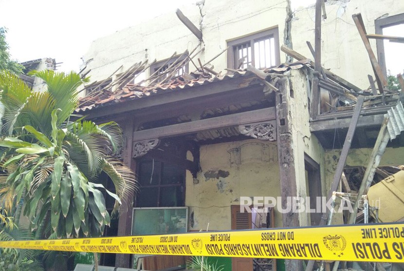 Kondisi bangunan cagar budaya di SMP Negeri 32 Jakarta Barat yang roboh.  Jumat (22/12). I