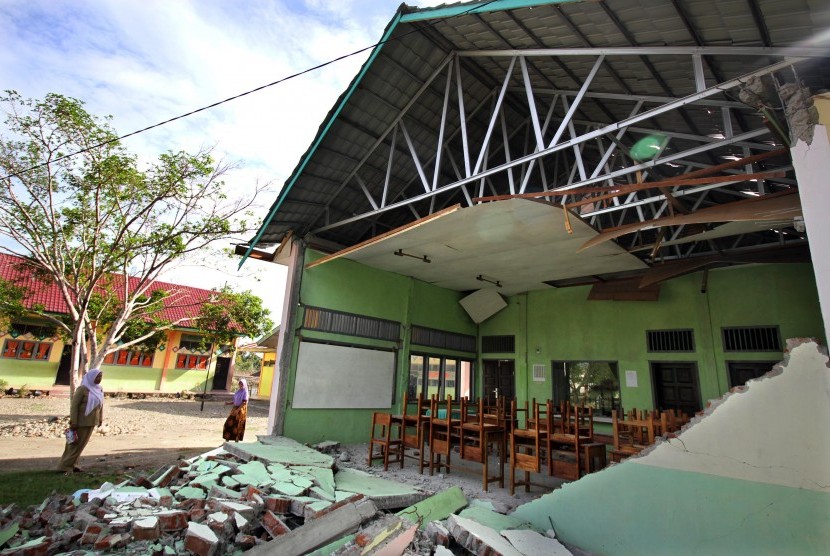 Kondisi bangunan ruang belajar Madrasah Ibtidaiyah Negeri (MIN) Beuracan Trienggadeng yang rusak akibat gempa bumi di Pidie Jaya, Provinsi Aceh (Ilustrasi) 